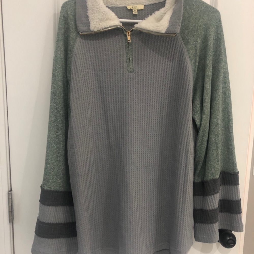 New boutique quarter zip
